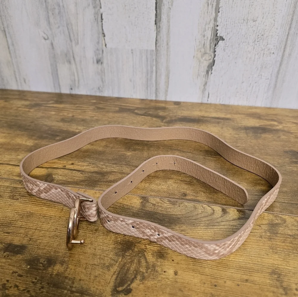 women's light pink fashion belt with gold buckle unbranded